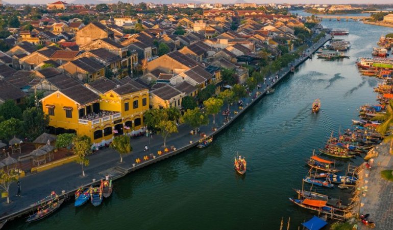 Đà Nẵng – Hội An (250,000 đ / Bao xe 4 chỗ) – 0785656565